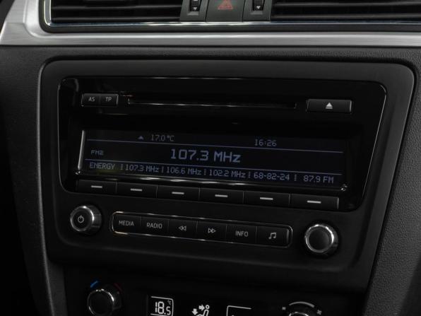 Skoda Rapid I с пробегом 2015 года, цена 979 000 рублей, 143754 км, лифтбек, Автокод Объявления