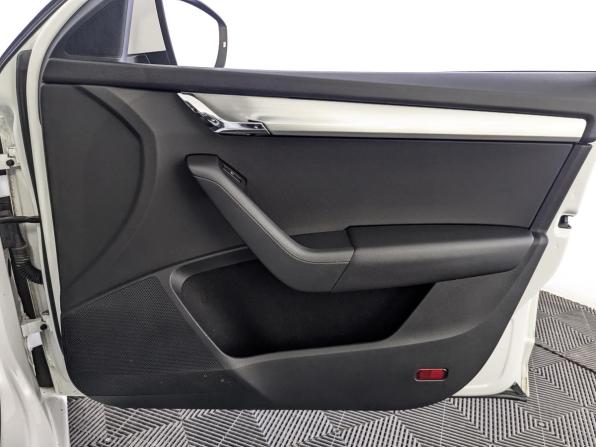 Skoda Octavia III (A7) Рестайлинг с пробегом 2020 года, цена 1 790 000 рублей, 122569 км, лифтбек, Автокод Объявления