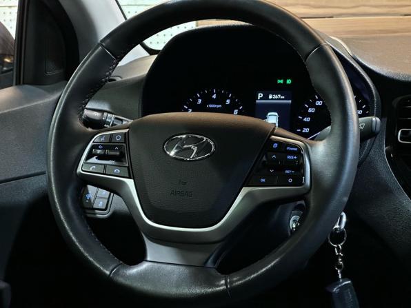 Hyundai Solaris II Рестайлинг с пробегом 2021 года, цена 1 789 000 рублей, 37600 км, седан, Автокод Объявления