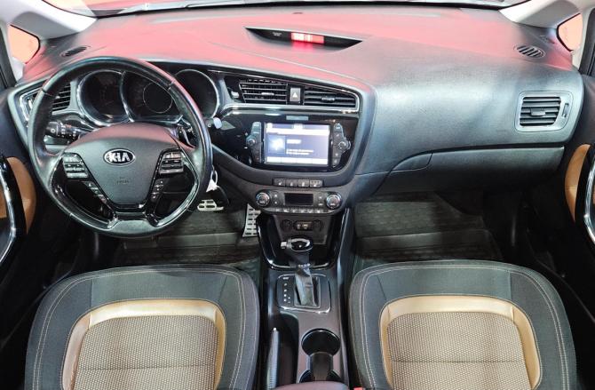 Kia Ceed II Рестайлинг с пробегом 2018 года, цена 1 565 000 рублей, 78057 км, хэтчбек, Автокод Объявления