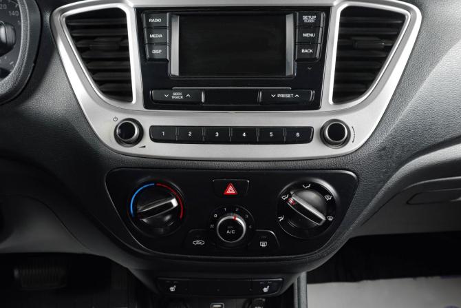 Hyundai Solaris II с пробегом 2019 года, цена 1 359 000 рублей, 138000 км, седан, Автокод Объявления
