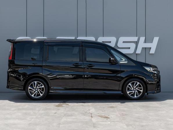 Honda Stepwgn V Рестайлинг с пробегом 2018 года, цена 2 450 000 рублей, 93367 км, минивэн, Автокод Объявления