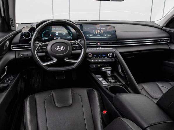 Hyundai Elantra VII (CN7) Рестайлинг с пробегом 2024 года, цена 2 290 000 рублей, 13372 км, седан, Автокод Объявления