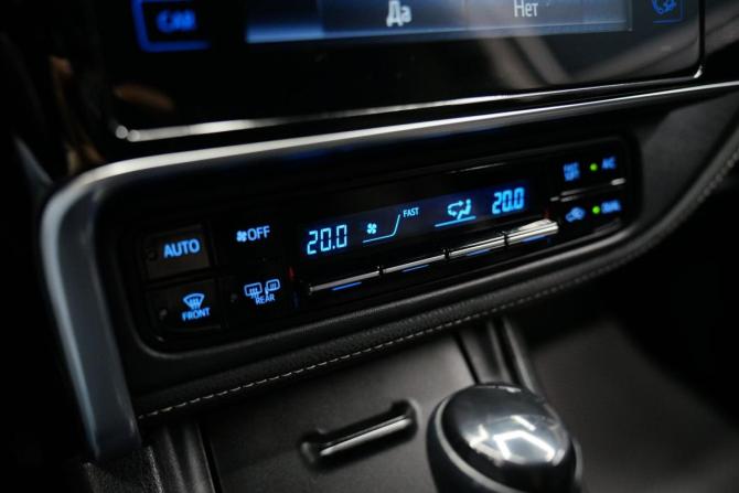Toyota Corolla XI (E160 E170 E180) Рестайлинг 1 с пробегом 2017 года, цена 1 799 000 рублей, 88669 км, седан, Автокод Объявления