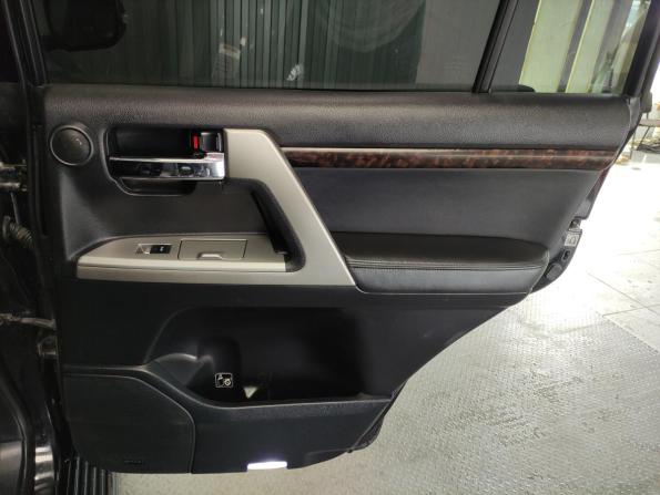 Toyota Land Cruiser 200 Series Рестайлинг 1 с пробегом 2014 года, цена 3 300 000 рублей, 365300 км, внедорожник, Автокод Объявления