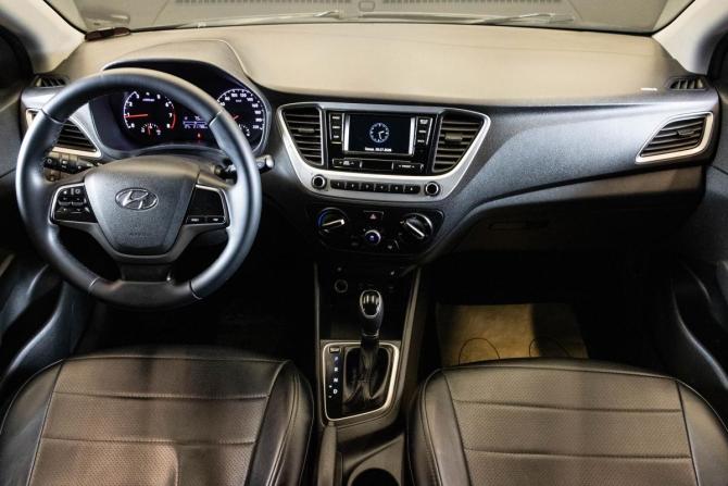Hyundai Solaris II с пробегом 2017 года, цена 1 059 000 рублей, 211786 км, седан, Автокод Объявления
