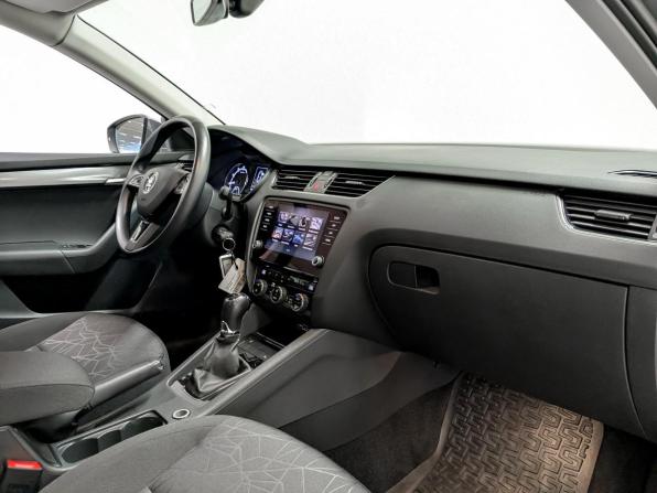 Skoda Octavia III (A7) Рестайлинг с пробегом 2019 года, цена 2 300 000 рублей, 47871 км, лифтбек, Автокод Объявления
