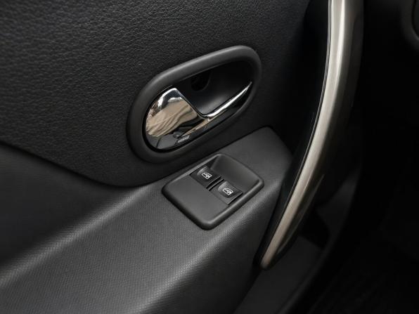 Renault Sandero II с пробегом 2017 года, цена 999 000 рублей, 19093 км, хэтчбек, Автокод Объявления