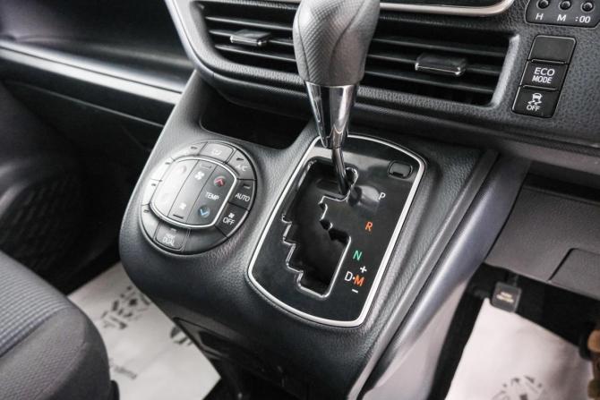 Toyota Noah III (R80) с пробегом 2015 года, цена 1 699 000 рублей, 134000 км, минивэн, Автокод Объявления