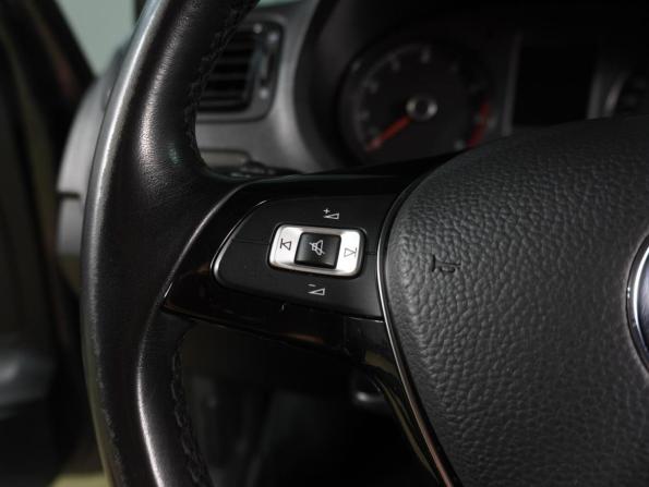 Volkswagen Polo V Рестайлинг с пробегом 2018 года, цена 1 299 000 рублей, 132956 км, седан, Автокод Объявления