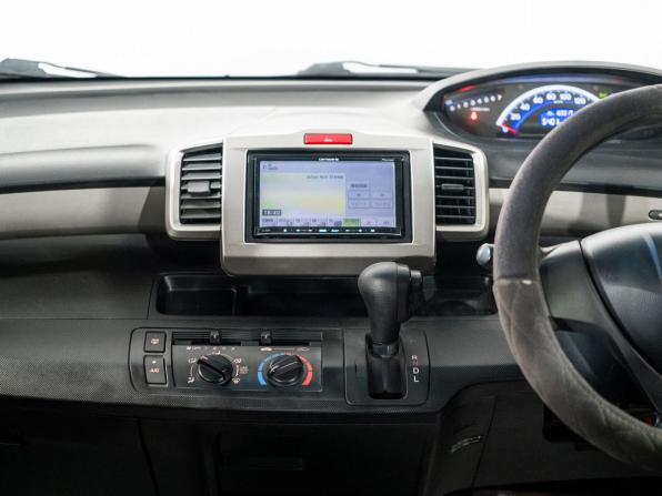 Honda Freed I Рестайлинг с пробегом 2014 года, цена 975 000 рублей, 169317 км, компактвэн, Автокод Объявления