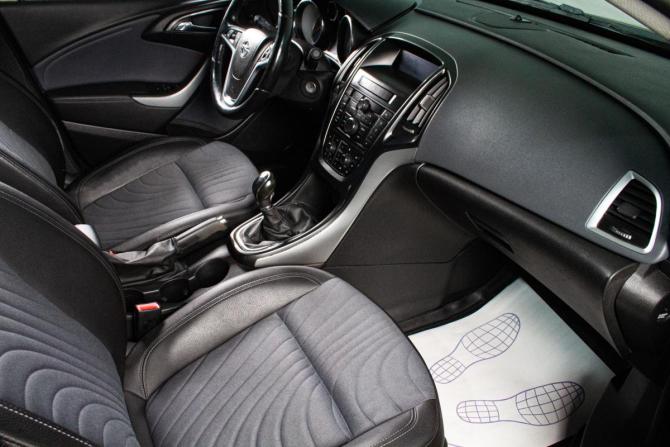 Opel Astra J Рестайлинг с пробегом 2013 года, цена 729 000 рублей, 270000 км, седан, Автокод Объявления