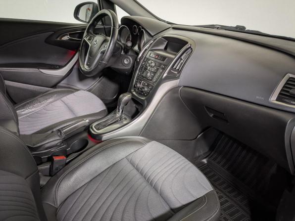 Opel Astra J Рестайлинг с пробегом 2013 года, цена 799 900 рублей, 230000 км, седан, Автокод Объявления