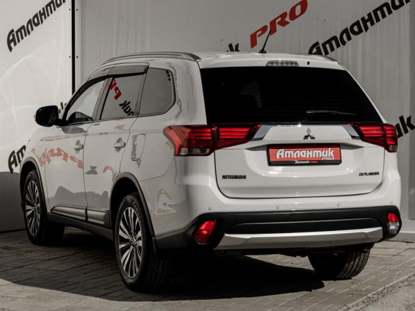 Mitsubishi Outlander III Рестайлинг 2 с пробегом 2015 года, цена 1 745 000 рублей, 235642 км, внедорожник, Автокод Объявления