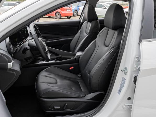 Hyundai Elantra VII (CN7) Рестайлинг с пробегом 2023 года, цена 2 239 000 рублей, 55406 км, седан, Автокод Объявления