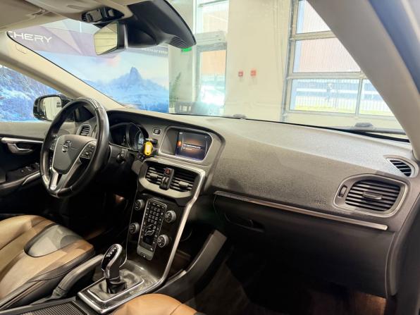 Volvo V40 Cross Country I Рестайлинг с пробегом 2019 года, цена 1 758 000 рублей, 117071 км, хэтчбек, Автокод Объявления
