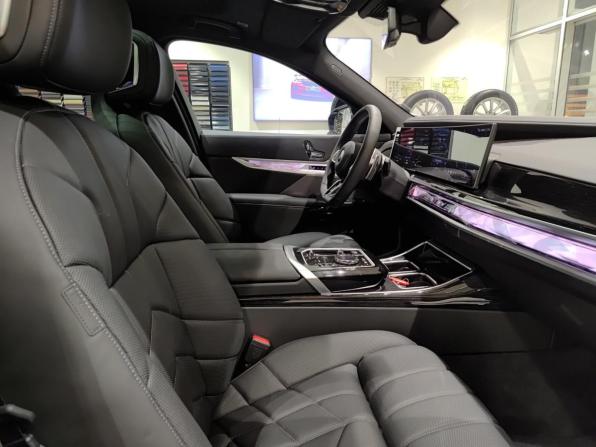 BMW 7 серии VII (G70) с пробегом 2025 года, цена 17 900 000 рублей, 20 км, седан, Автокод Объявления