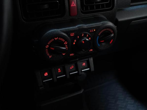 Suzuki Jimny IV с пробегом 2021 года, цена 3 953 055 рублей, 12654 км, внедорожник, Автокод Объявления