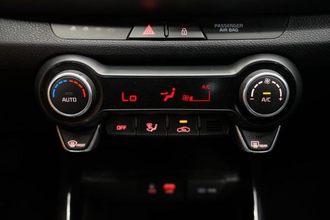 Kia Stonic I с пробегом 2018 года, цена 1 950 000 рублей, 104600 км, внедорожник, Автокод Объявления