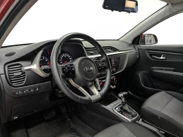 Kia Rio IV Рестайлинг с пробегом 2021 года, цена 1 630 000 рублей, 56582 км, седан, Автокод Объявления