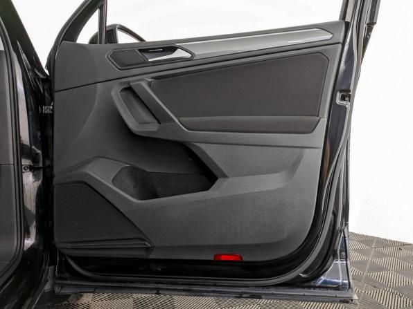 Volkswagen Tiguan II с пробегом 2019 года, цена 1 959 000 рублей, 181317 км, внедорожник, Автокод Объявления
