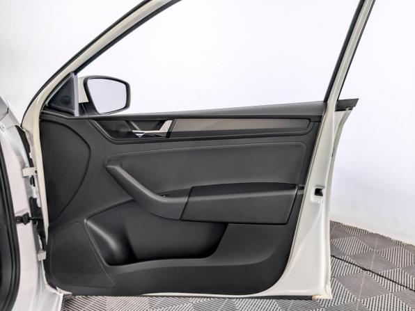 Skoda Rapid I Рестайлинг с пробегом 2019 года, цена 850 000 рублей, 229200 км, лифтбек, Автокод Объявления