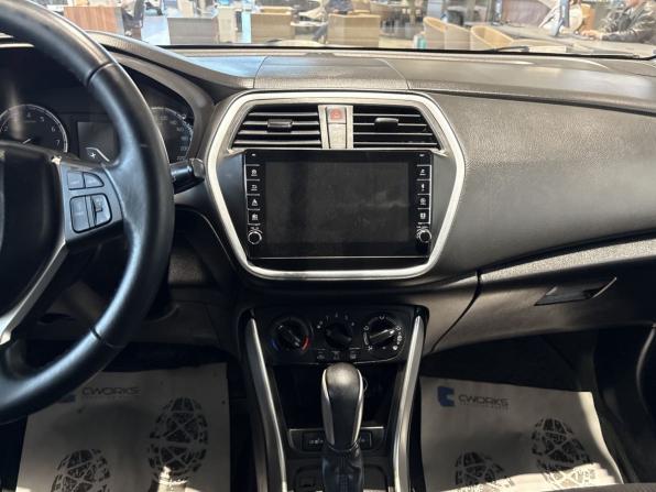 Suzuki SX4 II (S-Cross) Рестайлинг с пробегом 2017 года, цена 1 295 600 рублей, 352904 км, хэтчбек, Автокод Объявления