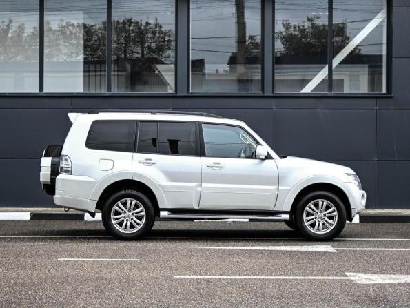 Mitsubishi Pajero IV Рестайлинг 1 с пробегом 2014 года, цена 2 374 000 рублей, 156637 км, внедорожник, Автокод Объявления