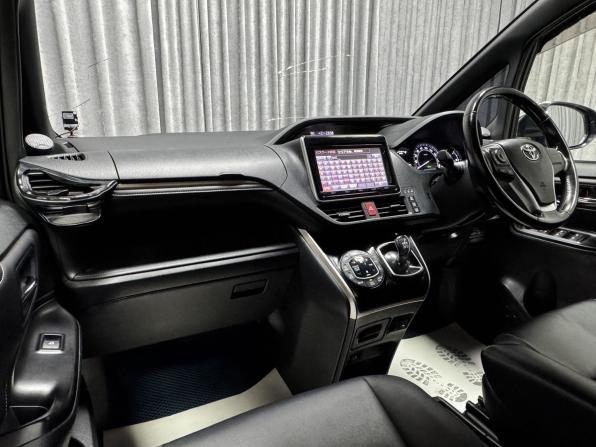 Toyota Esquire I с пробегом 2016 года, цена 1 750 000 рублей, 251872 км, минивэн, Автокод Объявления
