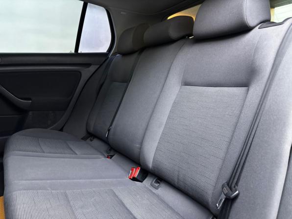 Volkswagen Golf V с пробегом 2004 года, цена 399 000 рублей, 282152 км, хэтчбек, Автокод Объявления