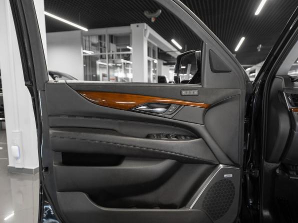 Cadillac Escalade IV с пробегом 2019 года, цена 4 750 000 рублей, 165232 км, внедорожник, Автокод Объявления