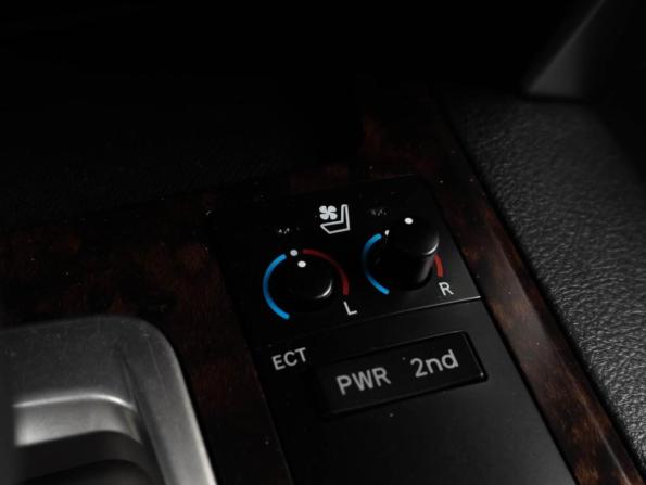Toyota Land Cruiser 200 Series Рестайлинг 1 с пробегом 2012 года, цена 4 449 000 рублей, 217160 км, внедорожник, Автокод Объявления