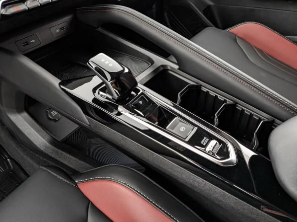 Geely Coolray I Рестайлинг с пробегом 2024 года, цена 2 250 000 рублей, 15540 км, внедорожник, Автокод Объявления