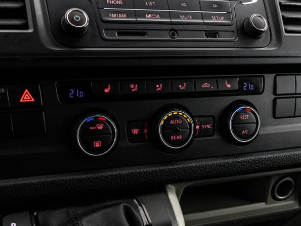 Volkswagen Caravelle T6 с пробегом 2018 года, цена 2 999 000 рублей, 256770 км, минивэн, Автокод Объявления