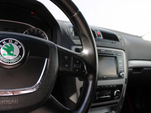 Skoda Octavia II (A5) Рестайлинг с пробегом 2011 года, цена 659 000 рублей, 286948 км, лифтбек, Автокод Объявления