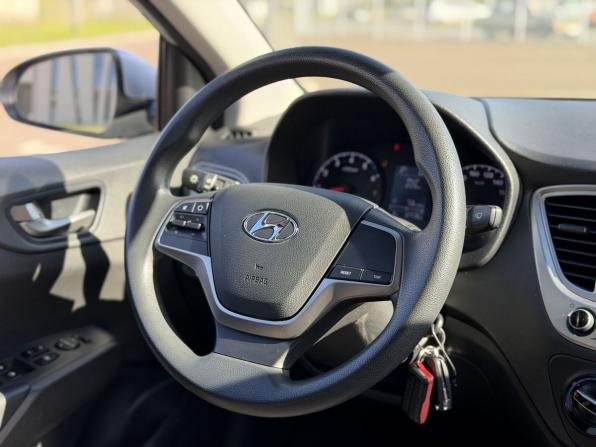 Hyundai Solaris II с пробегом 2019 года, цена 1 350 000 рублей, 87600 км, седан, Автокод Объявления