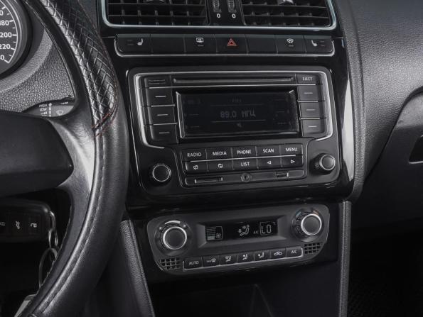 Volkswagen Polo V с пробегом 2014 года, цена 820 000 рублей, 210308 км, седан, Автокод Объявления