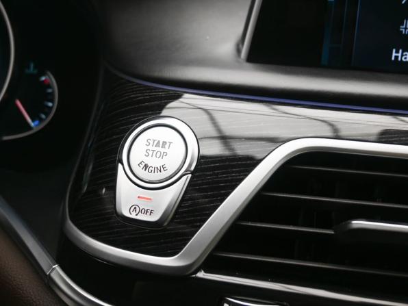 BMW 7 серии VI (G11/G12) с пробегом 2017 года, цена 3 680 000 рублей, 215977 км, седан, Автокод Объявления