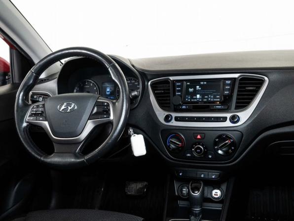 Hyundai Solaris II с пробегом 2018 года, цена 1 220 000 рублей, 131200 км, седан, Автокод Объявления