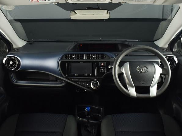 Toyota Aqua I Рестайлинг с пробегом 2017 года, цена 949 999 рублей, 97599 км, хэтчбек, Автокод Объявления