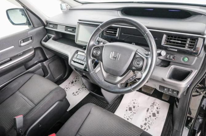 Honda Stepwgn V с пробегом 2016 года, цена 1 949 000 рублей, 107320 км, минивэн, Автокод Объявления