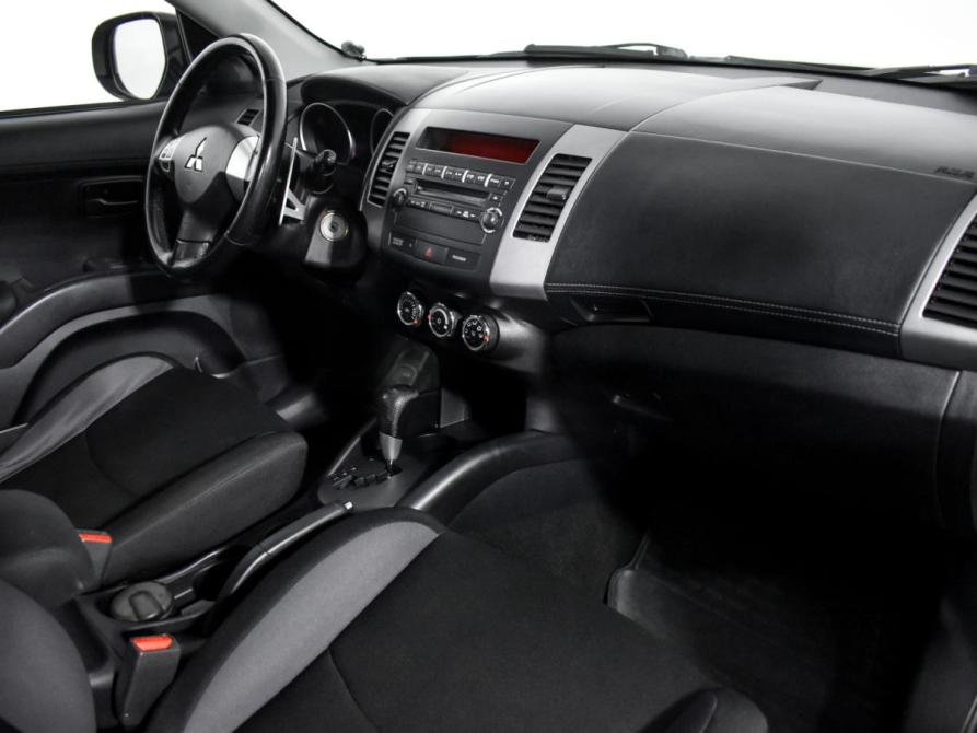 Mitsubishi Outlander II Рестайлинг Санкт-Петербург  - изображение 12