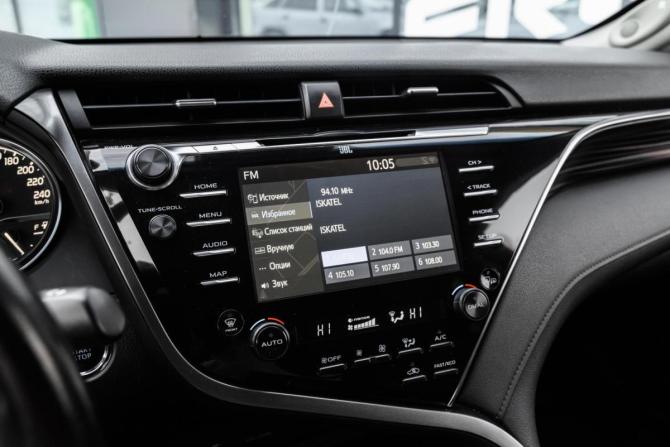 Toyota Camry VIII (XV70) с пробегом 2018 года, цена 2 450 000 рублей, 135018 км, седан, Автокод Объявления