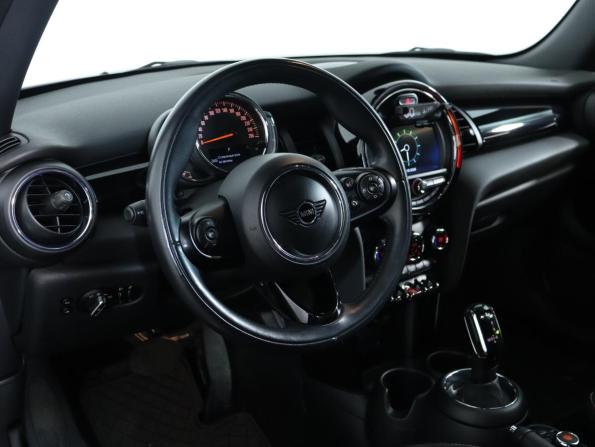 Mini Hatch III (F55/F56) Рестайлинг с пробегом 2019 года, цена 1 947 800 рублей, 50000 км, хэтчбек, Автокод Объявления