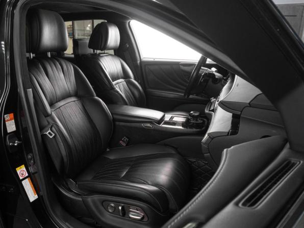 Lexus LS V с пробегом 2018 года, цена 5 300 000 рублей, 268568 км, седан, Автокод Объявления