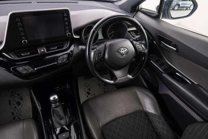 Toyota C-HR I Рестайлинг с пробегом 2019 года, цена 2 299 000 рублей, 117000 км, внедорожник, Автокод Объявления
