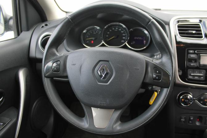Renault Sandero II с пробегом 2016 года, цена 900 000 рублей, 104000 км, хэтчбек, Автокод Объявления