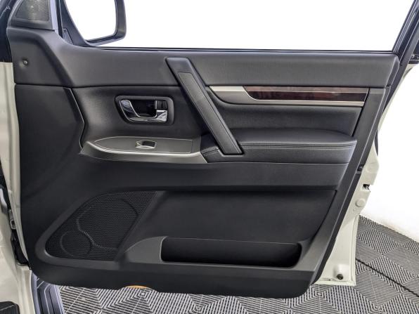 Mitsubishi Pajero IV Рестайлинг 2 с пробегом 2021 года, цена 4 350 000 рублей, 32830 км, внедорожник, Автокод Объявления