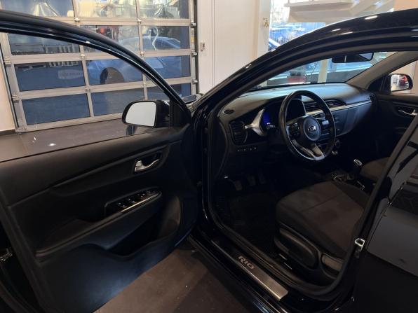 Kia Rio IV Рестайлинг с пробегом 2021 года, цена 1 655 000 рублей, 98445 км, седан, Автокод Объявления