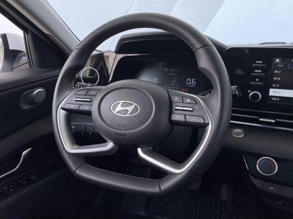 Hyundai Elantra VII (CN7) Рестайлинг с пробегом 2024 года, цена 2 770 000 рублей, 5926 км, седан, Автокод Объявления